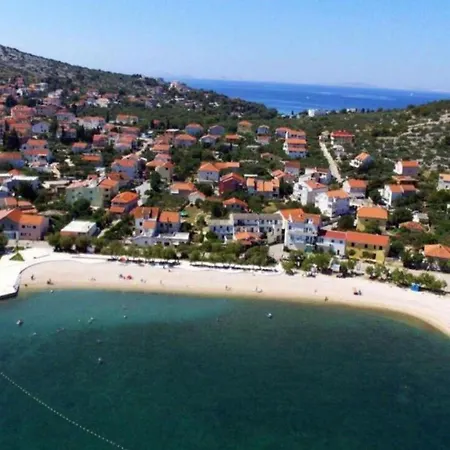 Mirta - Three Bedroom With Terrace