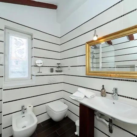 Mirta - Three Bedroom With Terrace * Murter